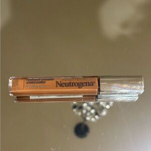 Neutrogena Radiant Cream Concealer with Silver Accents